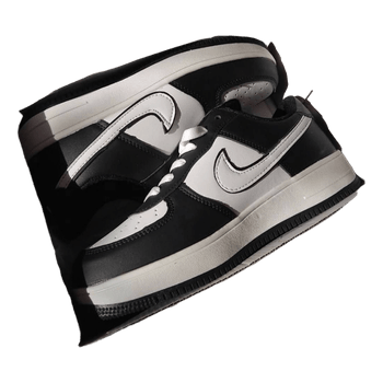 Juodi balti Nike kedai