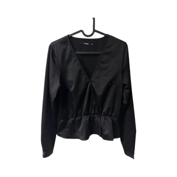 Musta v-aukko pusero