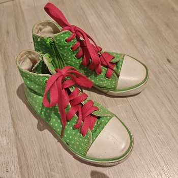 Bogi varsitennarit koko 28