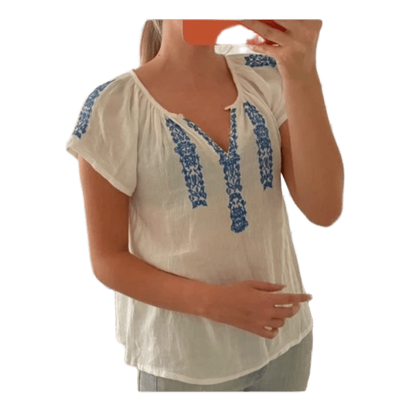 Vit blus med broderi