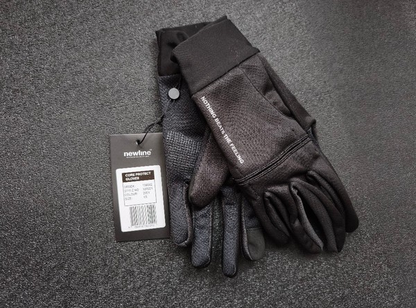 Comfortable and functional Newline sports gloves, perfect for cycling, running, walking, and other outdoor activities