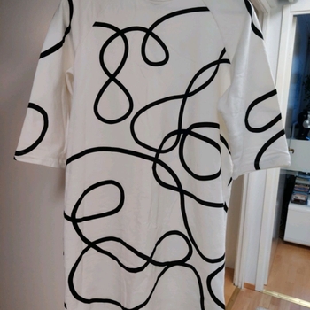 Noisy may dress