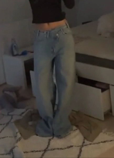 Lyseblå wide leg jeans fra ZARA