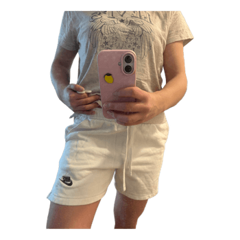 Valkoiset Nike shortsit