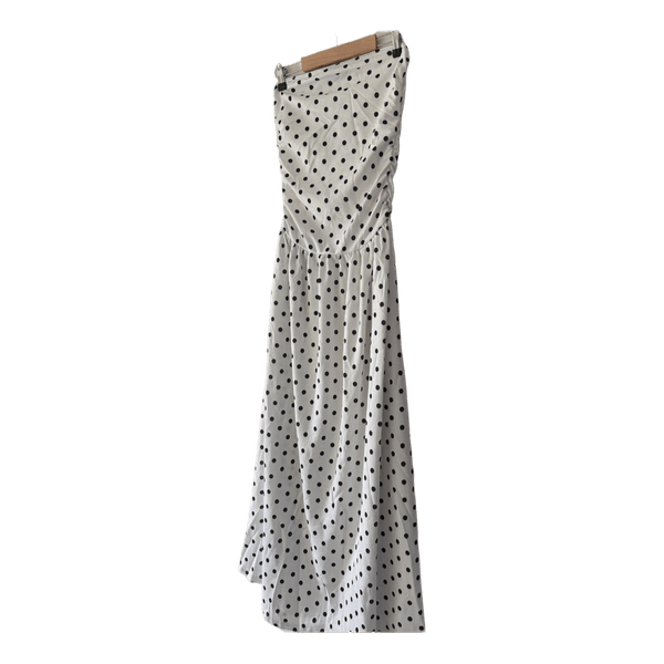 Valkoinen pilkullinen maximekko S-M