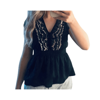 musta röyhelöpaita