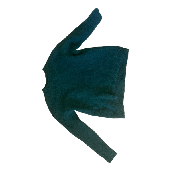 Grüner flauschiger Strickpullover