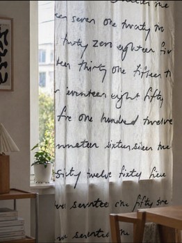 Valkoiset verhot tekstiprintillä 207×150 cm