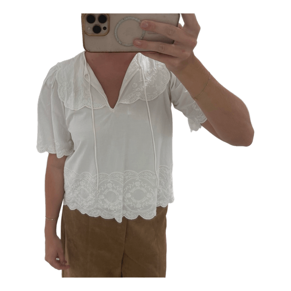 Hvid blondebluse