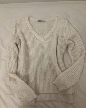 White knit jumper