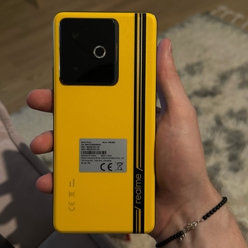 Realme GT 7T (-200e) - Uusi puhelin alkuperäispakkauksessaan.