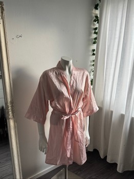 Pink bridesmaid robe