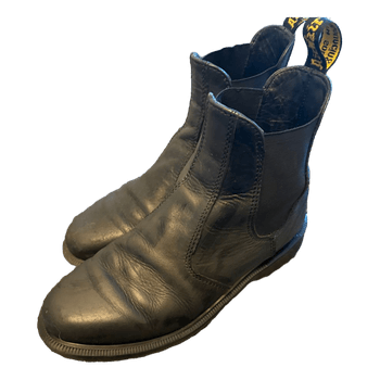 Mustat Dr. Martens nilkkurit