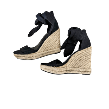 Korkokengät nyörillä