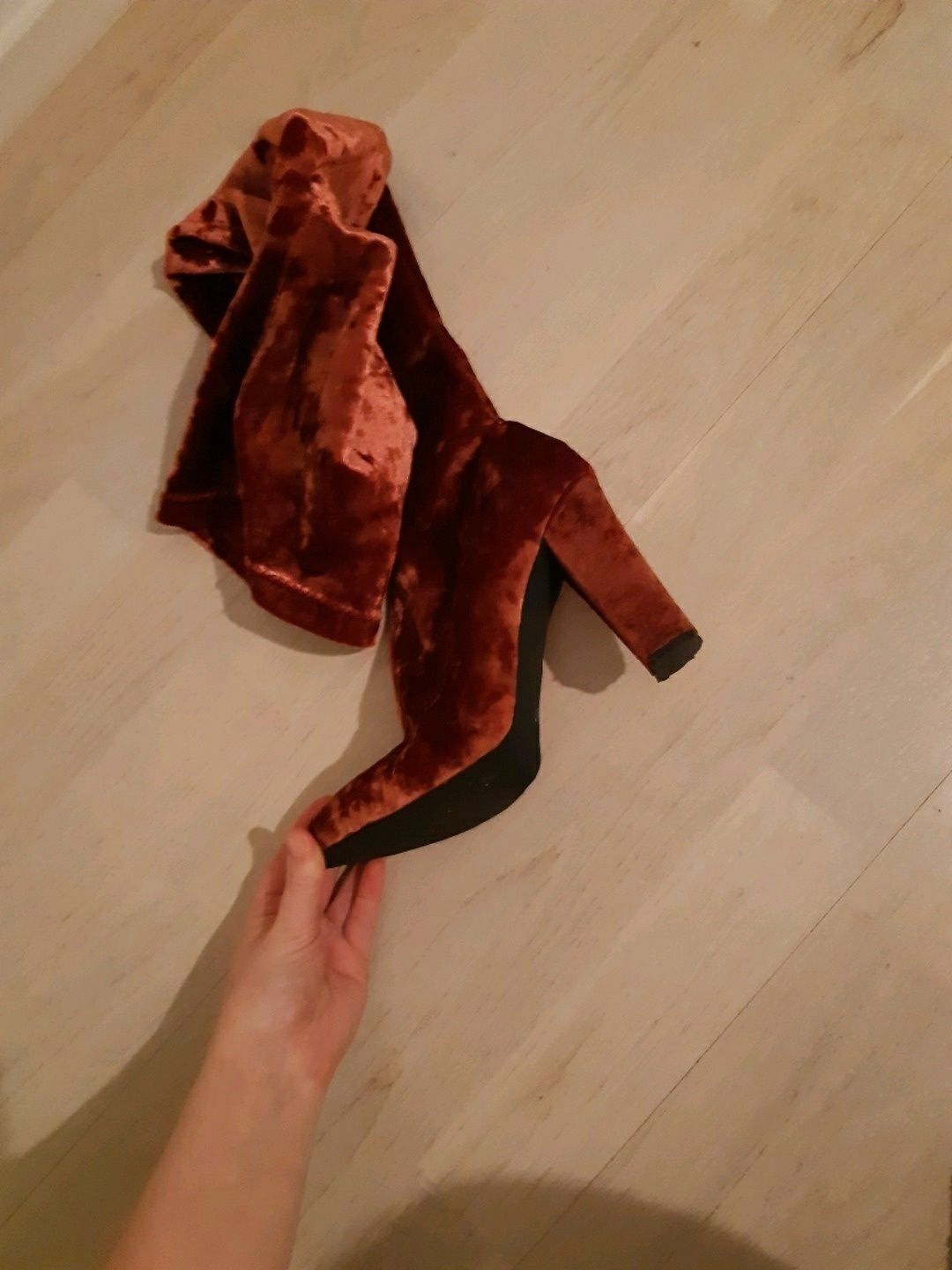 Public desire heels