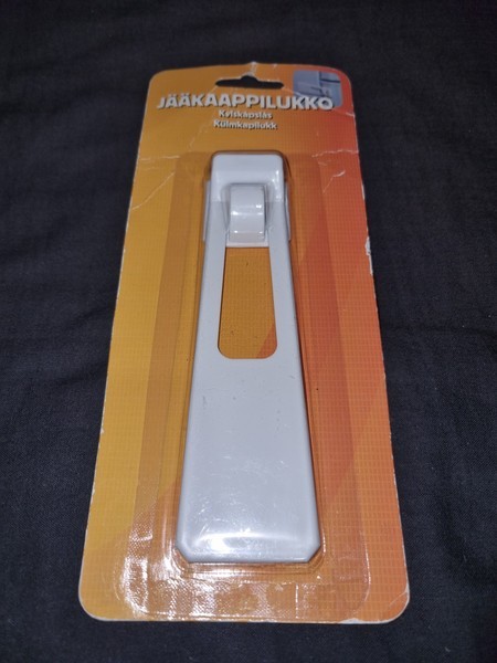 Valkoinen jääkaappilukko