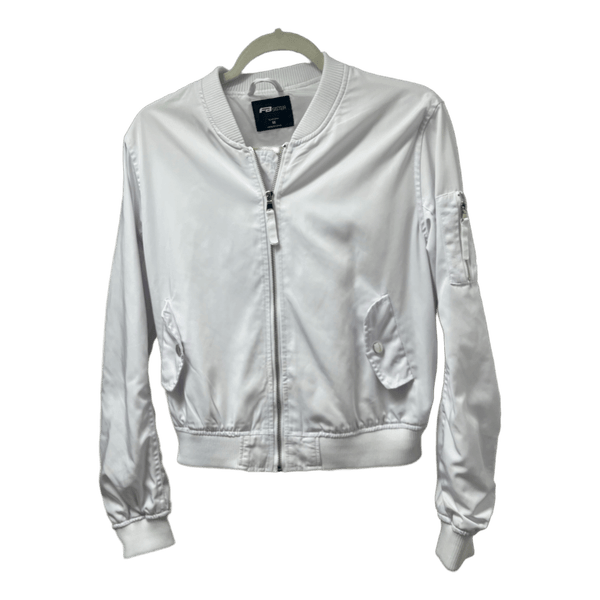 Balta bomber striukė