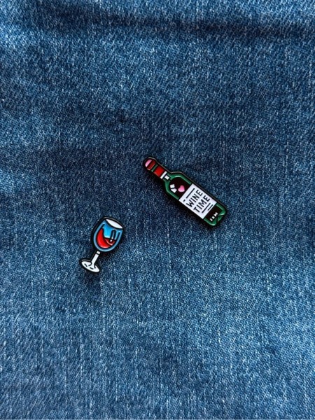 Wine and bottle Wine time pin