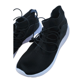My wear sports shoes