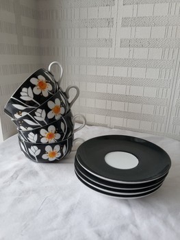 Set of 4 floral teacups + 4 black saucers