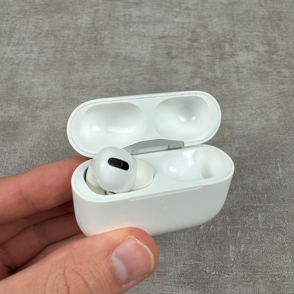 Apple AirPods Pro (1st Generation)