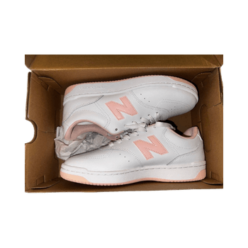 White leather sneaker