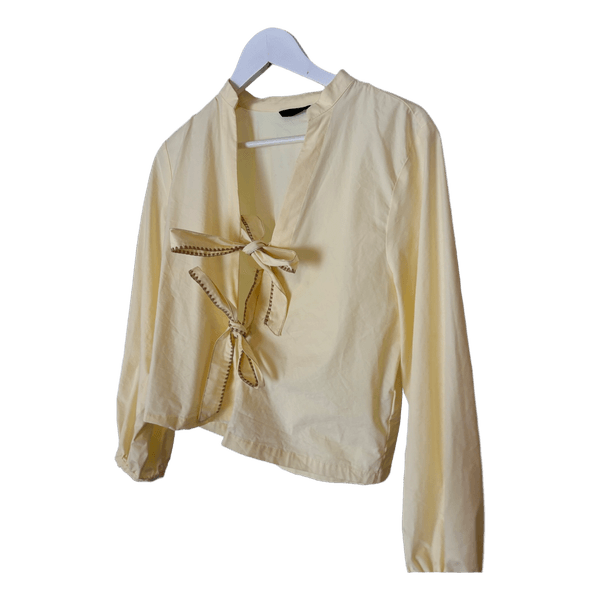 Lysegul bluse med bindebånd
