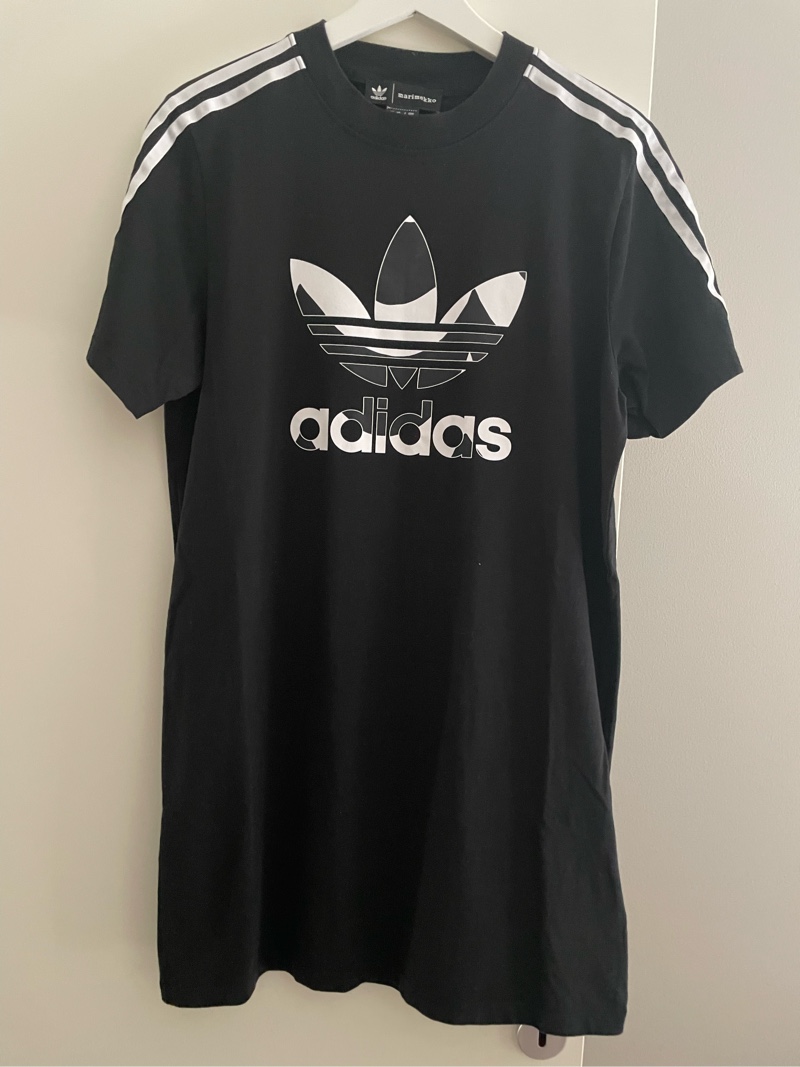 Adidas x Marimekko t-paitamekko
