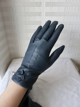 New with tags bluish gray women's gloves. Size 7