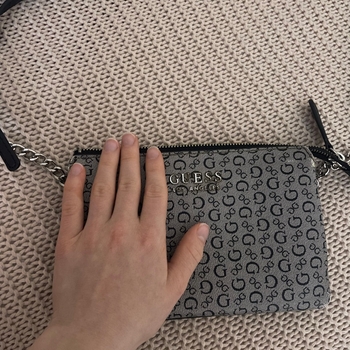 GUESS nahkainen olkalaukku