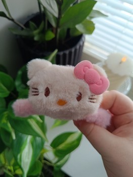 hello kitty hiusklipsi