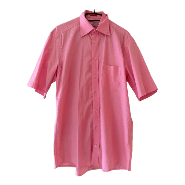 Pink short sleeve shirt man
