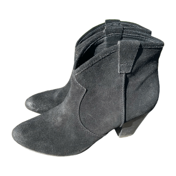 Ash boots