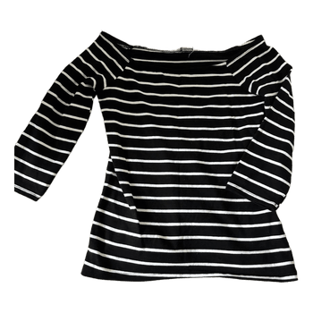 Mustavalkoinen raidallinen paita