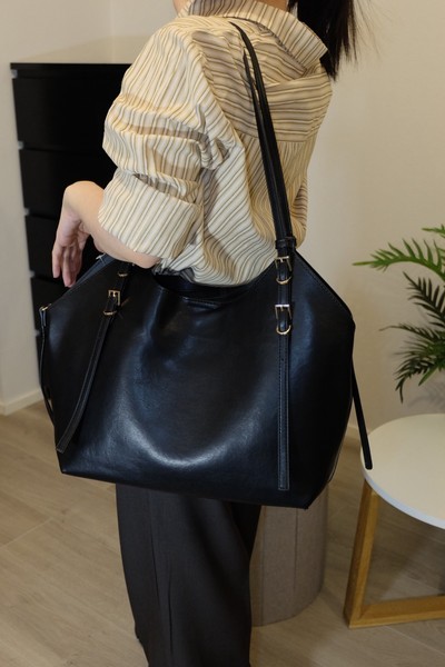 Black tote bag