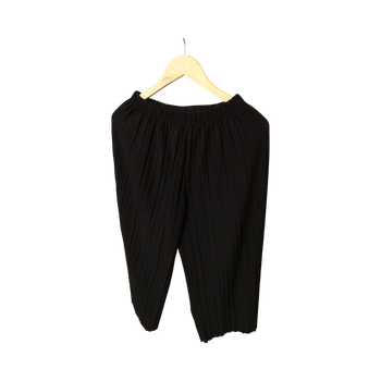 Leveät mustat housut