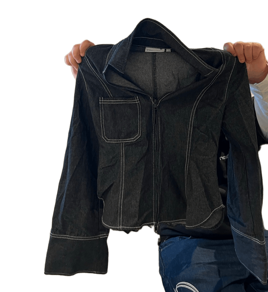 Sort denimjakke med lynlås
