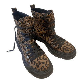 Leopard print lace-up boots