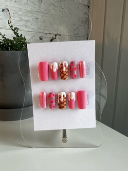 Press on nails