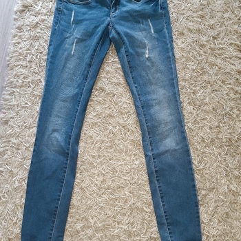 Siniset skinny-farkut