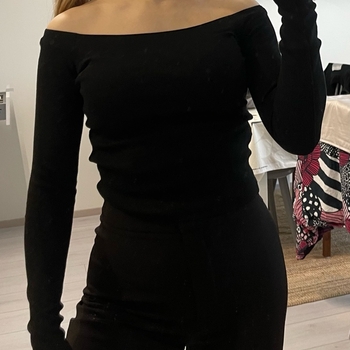 Mango off-shoulder paita