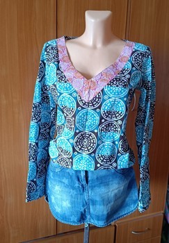 Blu Motion patterned blouse