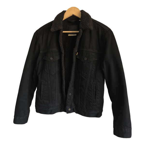 Levis farkkutakki vuorella