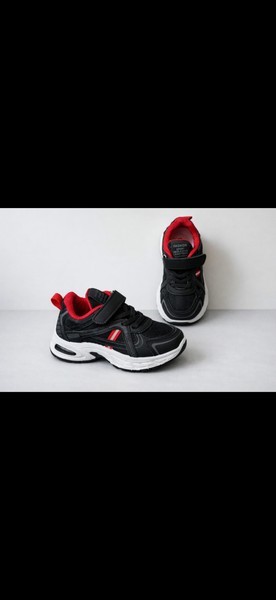 Black red kids sneakers