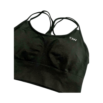 Musta urheilutoppi, M