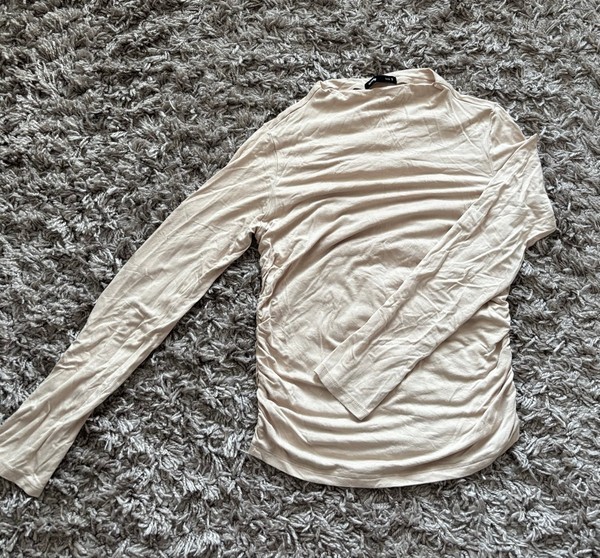 Beige pitkähihainen paita
