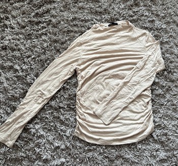 Beige pitkähihainen paita