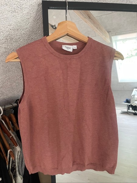 Pink strikket vest