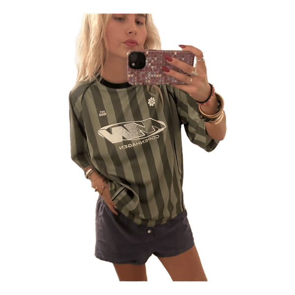 Grøn t-shirt med striber