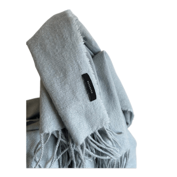 Large and warm Reserved scarf